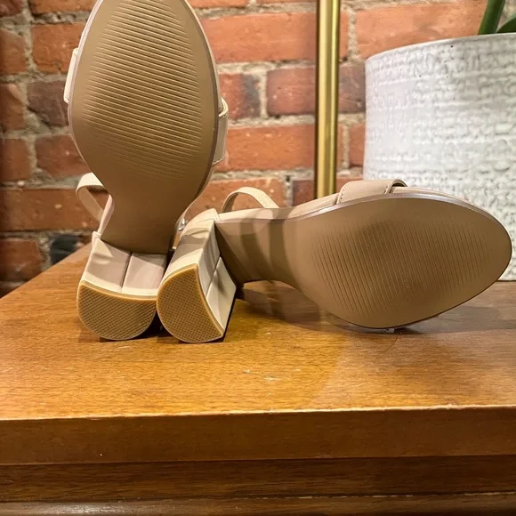 Steve Madden Nude Heels - Picture 4 of 4